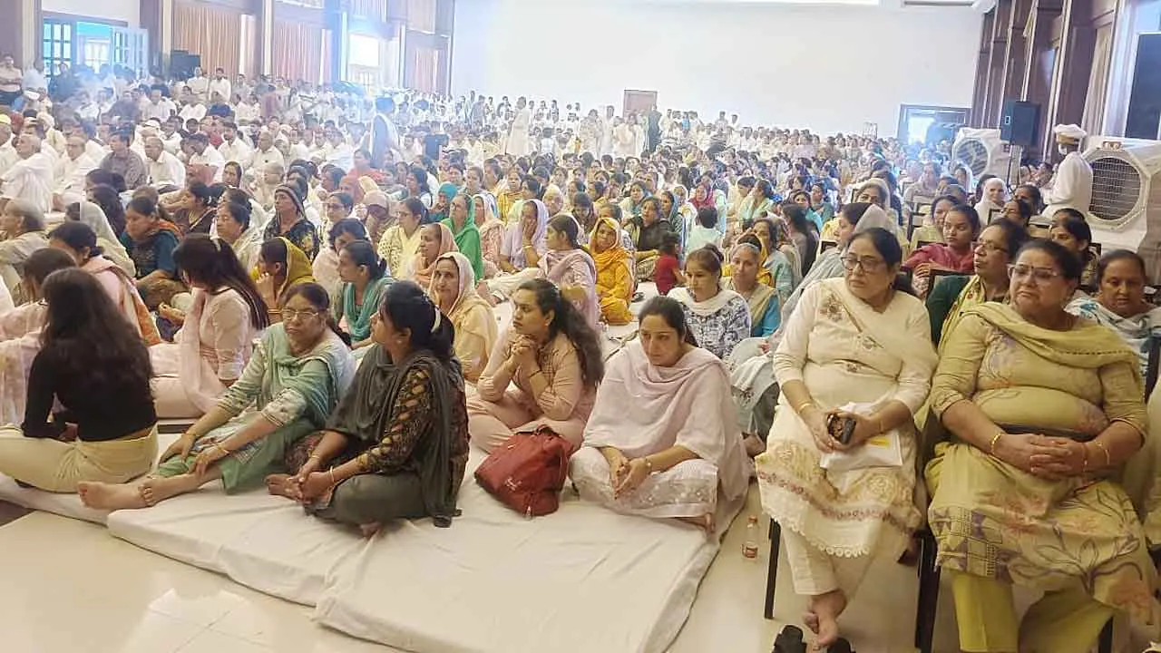 झूठा ये देश है, तेरा नहीं बन्दे, प्यारे ये संत कहते हैं…!