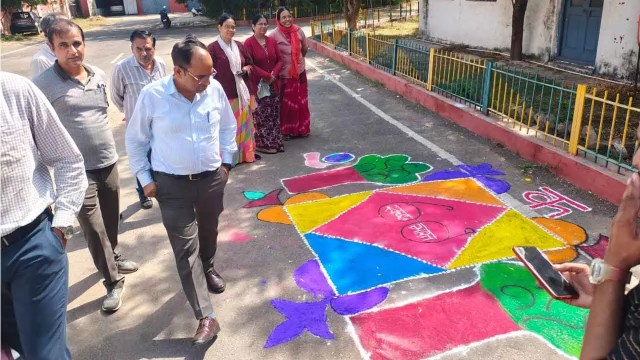 ” स्वच्छता ही सेवा”अभियान के तहत कैरिज एवं वैगन कारखाना, बीकानेर पर रंगोली प्रतियोगिता का आयोजन