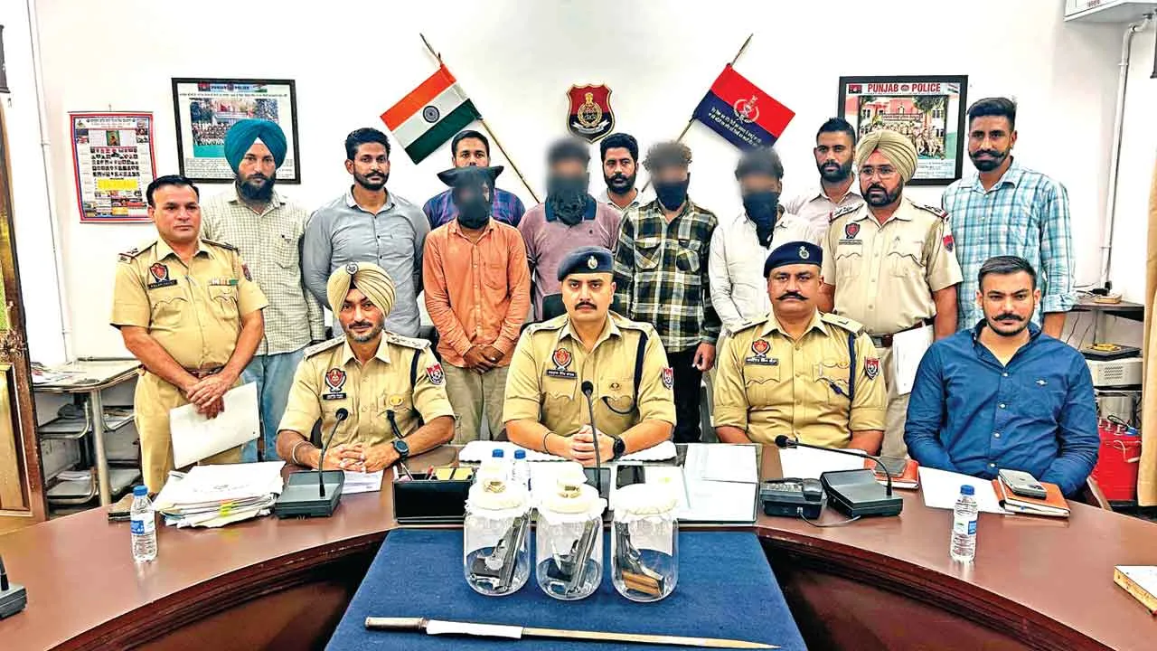 पुलिस ने लूटपाट की वारदातों को अंजाम देने वाले 4 आरोपियों को किया गिरफ्तार