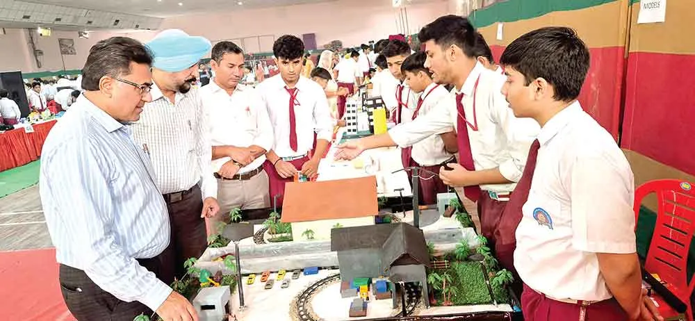शाह सतनाम जी बॉयज स्कूल में अभिभावक-अध्यापक दिवस व मेगा एग्जीबिशन