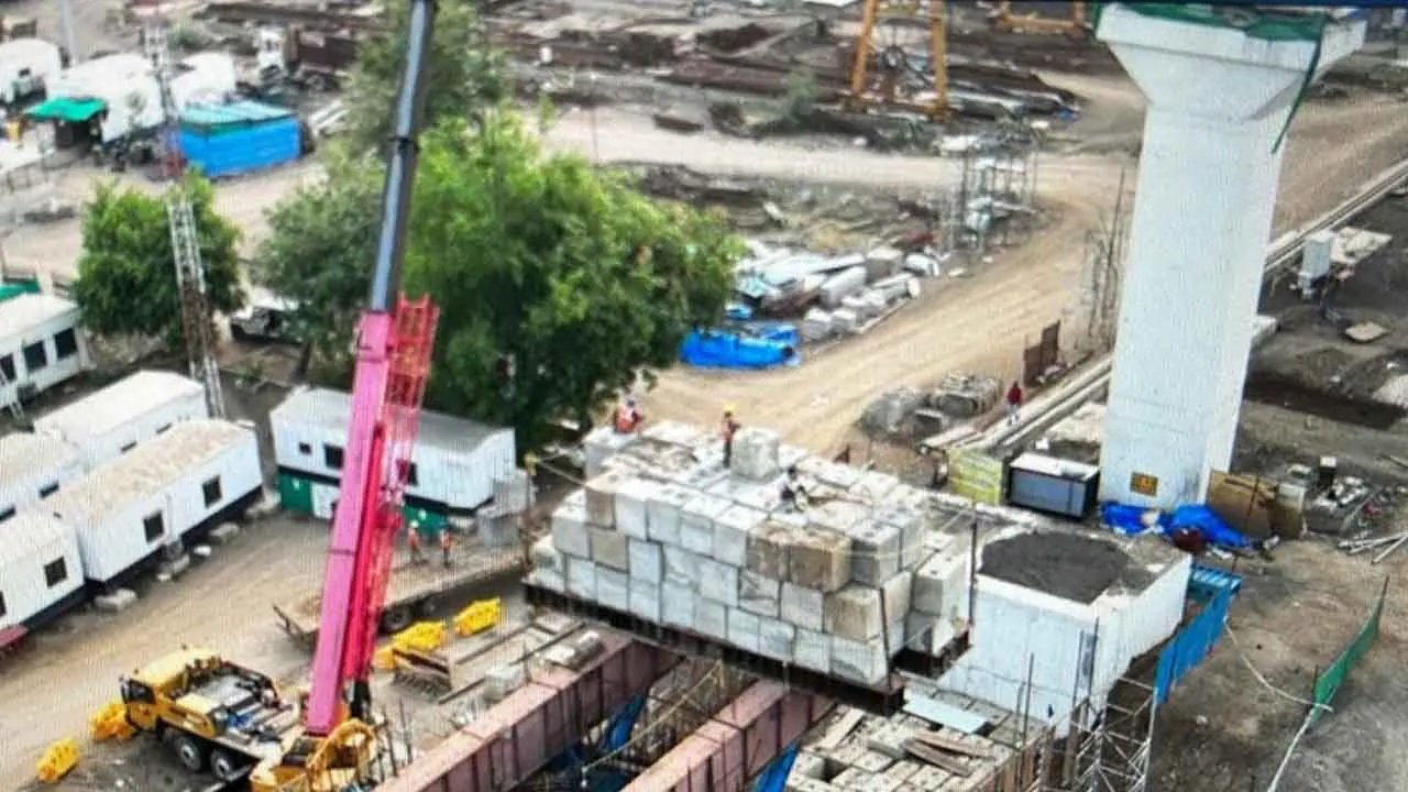 Gujarat Bullet Train Bridge Collapse: गुजरात में निमार्णाधीन पुल ढहा, मजदूर दबे