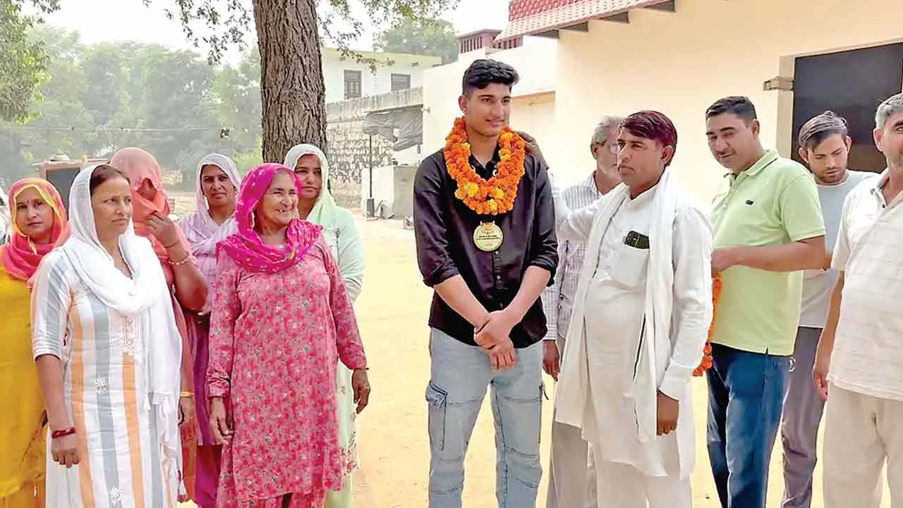 माता-पिता की डांट ने बदला हेमंत का जीवन, छोटी सी उम्र में बन गया बॉक्सिंग में विश्व चैंपियन
