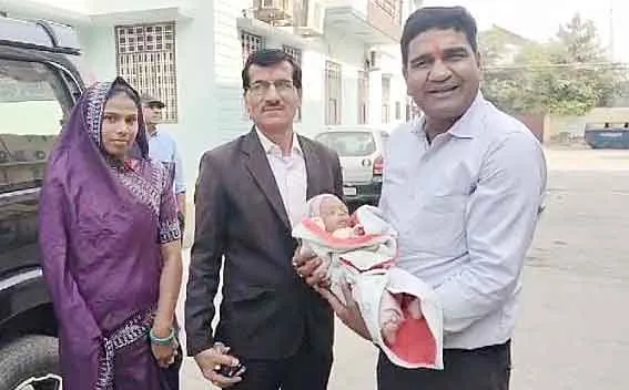 कचरा पात्र में मिली लावारिस बच्ची बाल कल्याण समिति ने अपने संरक्षण में ली!