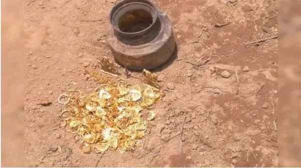 Gold Stolen: घर से 300 तोले सोने के आभूषण और एक करोड़ रुपये उड़ाए