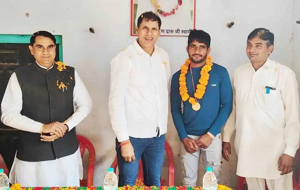 सीनियर ऑपन नेशनल कुश्ती प्रतियोगिता में गोल्ड मेडल विजेता का अभिनन्दन
