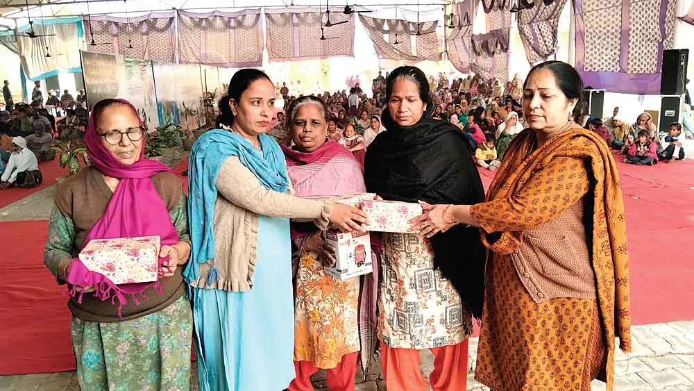 “रूहे गा रही तराने नाच- कूदके, नवंबर महीना आ गया”