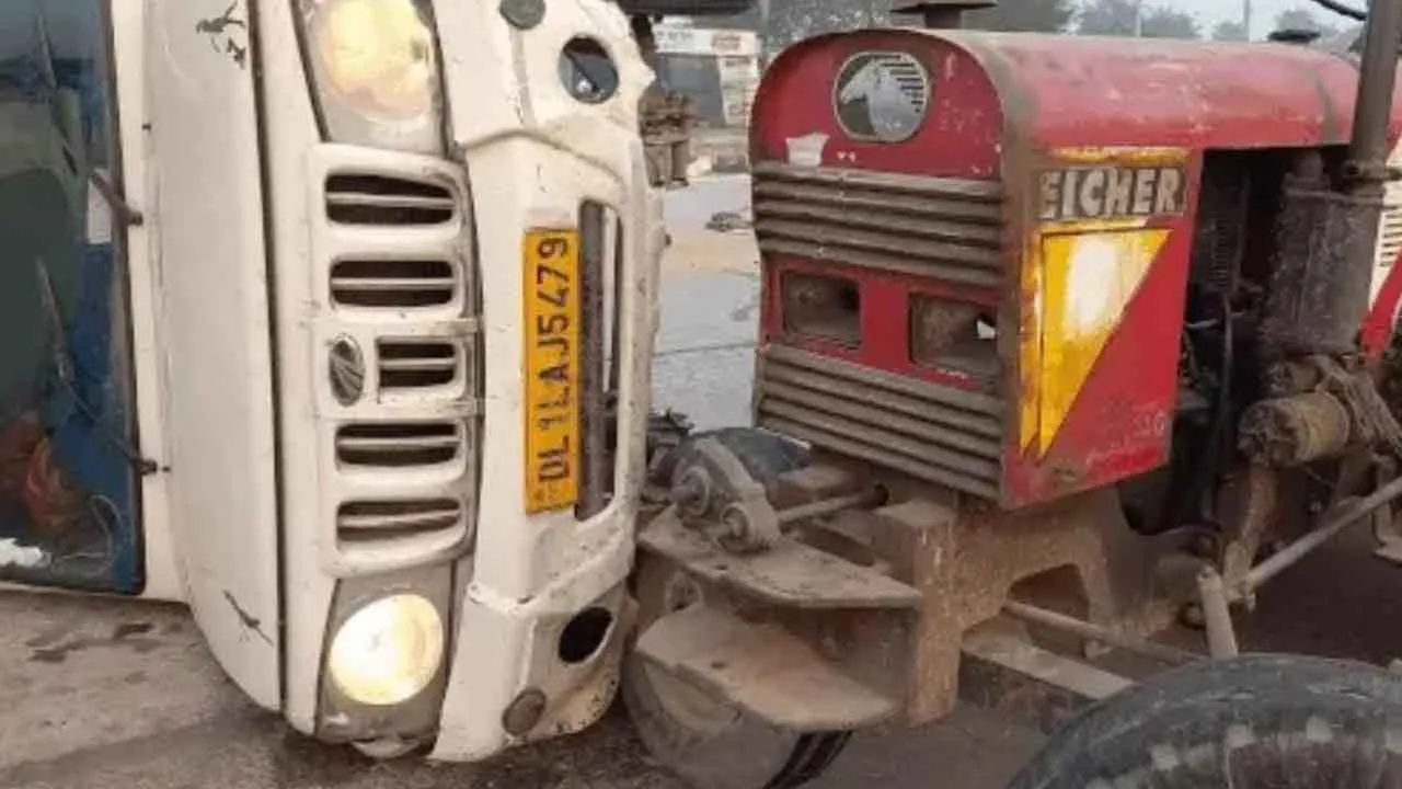 Road Accident: ट्रैक्टर और पिकअप गाड़ी की टक्कर में तीन लोगों की मौत, पांच घायल