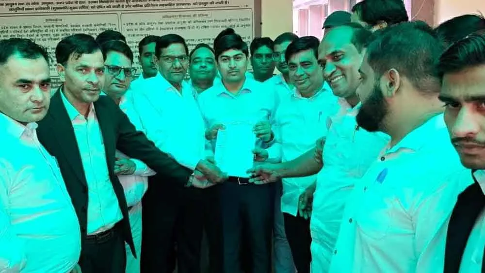 गाजियाबाद प्रकरण के विरोध में हड़ताल पर रहे कैराना के अधिवक्ता