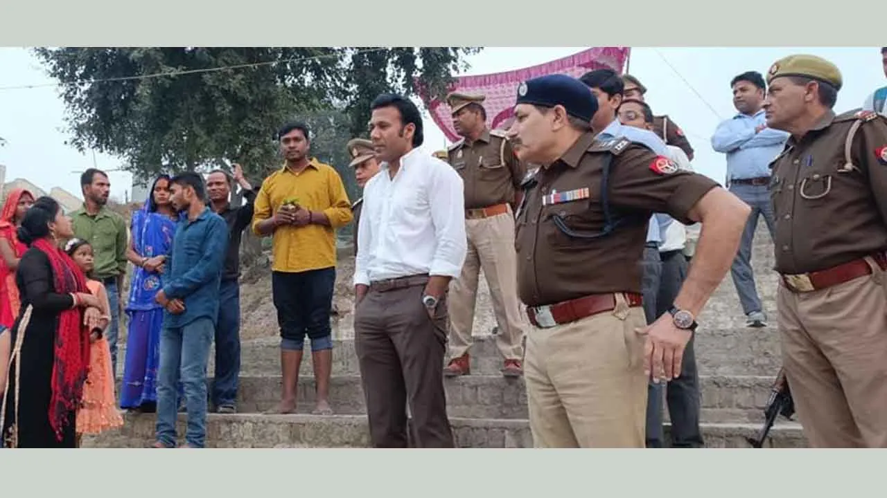 डीएम-एसपी ने यमुना पर पहुंचकर परखी व्यवस्था