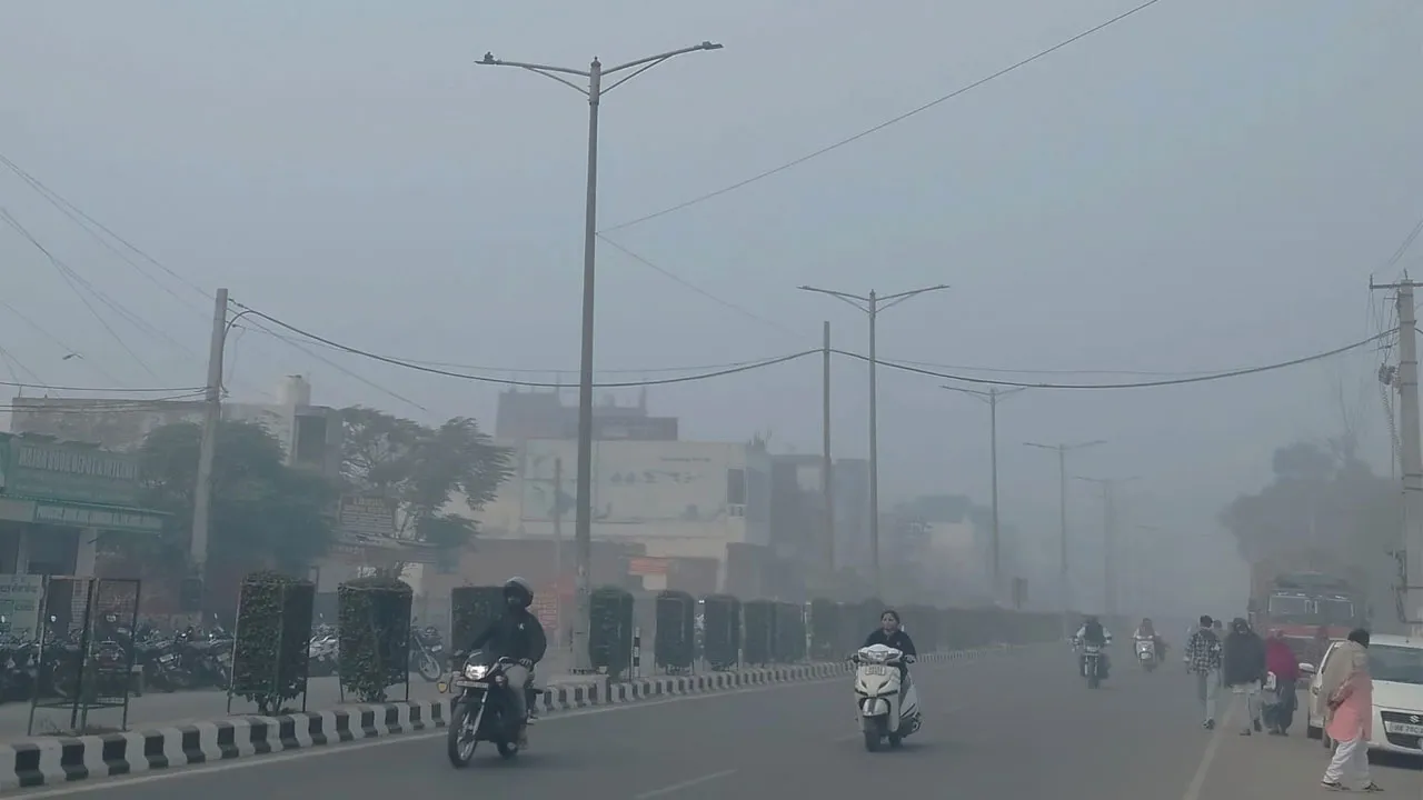 उफ्फ! धुआं धुआं आसमान, वायु प्रदुषण खतरनाक लेवल पर