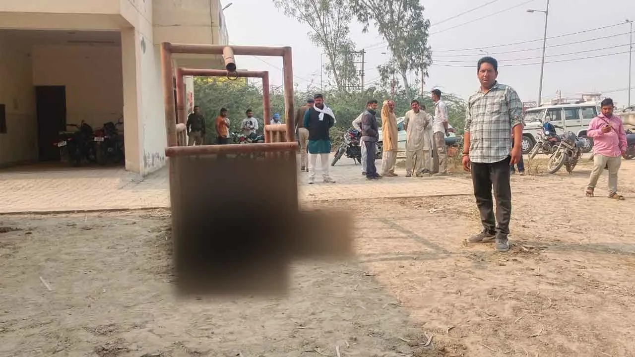 कृत्रिम गर्भाधान के दौरान रस्सी से गला घुटने पर भैंस की दर्दनाक मौत