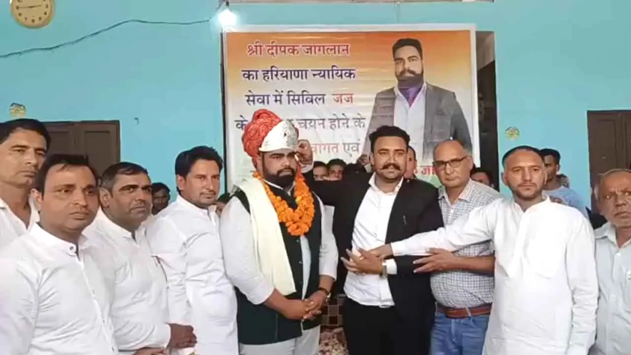 जज बनने के बाद पैतृक गांव बालू पहुंचे दीपक जागलान का ग्रामीणों ने किया जोरदार स्वागत