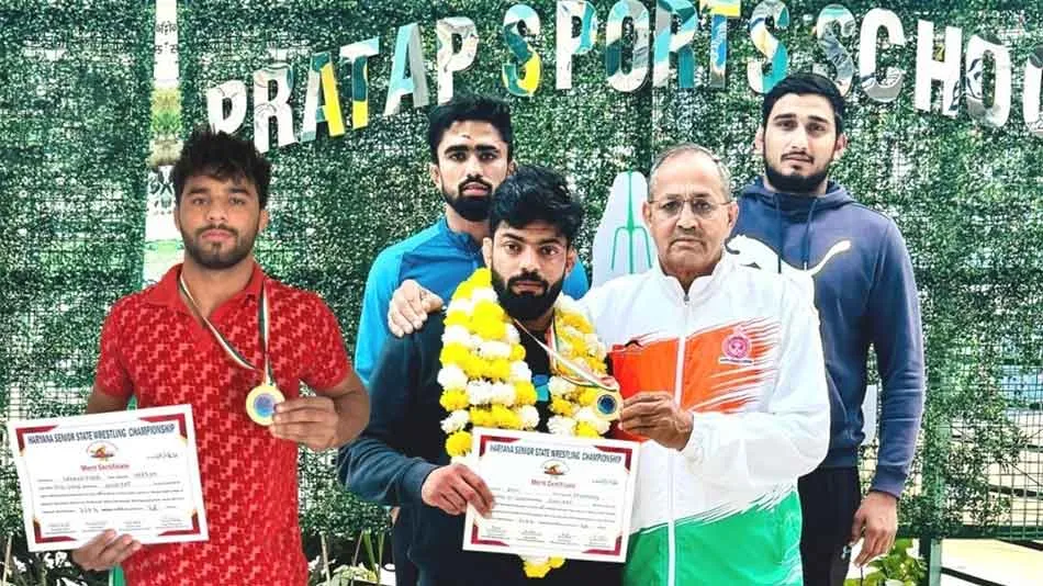 स्टेट रैसलिंग में प्रताप स्कूल के आकाश व अनिल ने जीता गोल्ड मैडल