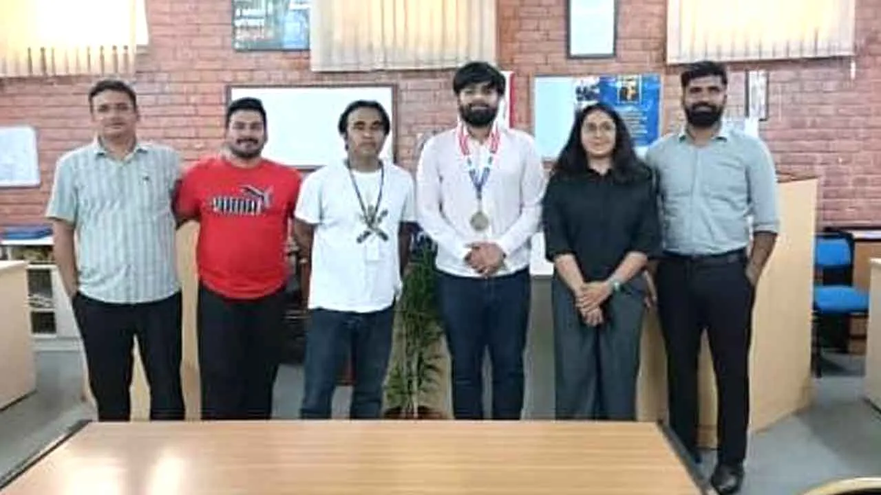 सीबीएसई नेशनल स्विमिंग में मुकुल दहिया ने जीता सिल्वर मेडल