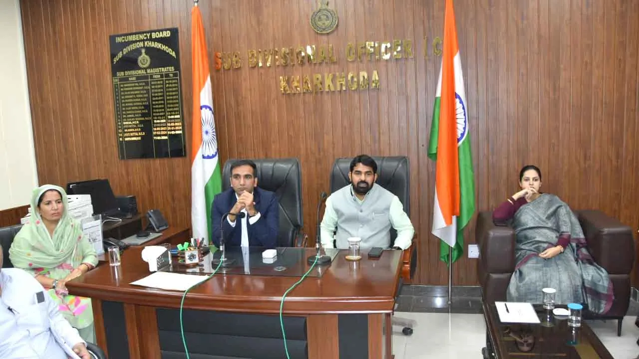 अधिकारी समय पर पूरी करें सभी विकास परियोजनाएं: विधायक पवन