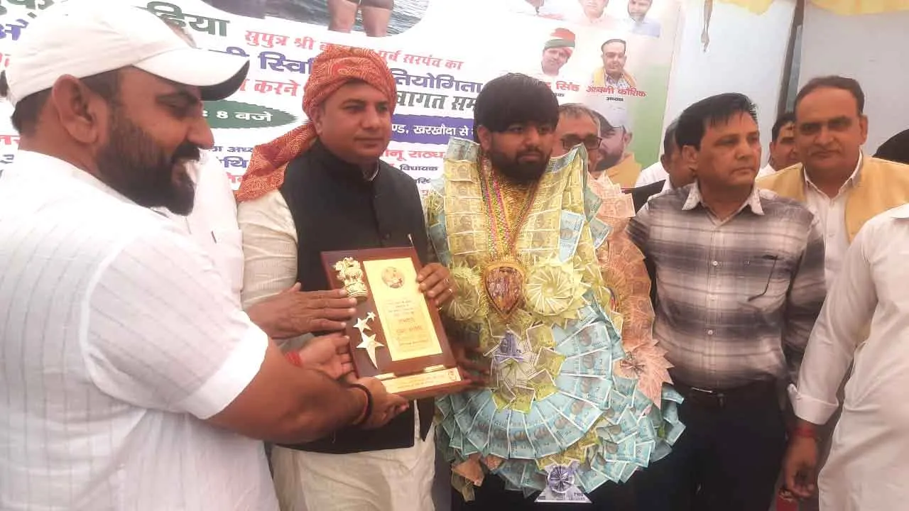 स्विमिंग विजेता मुकुल दहिया का गांव में पहुंचने पर भव्य स्वागत