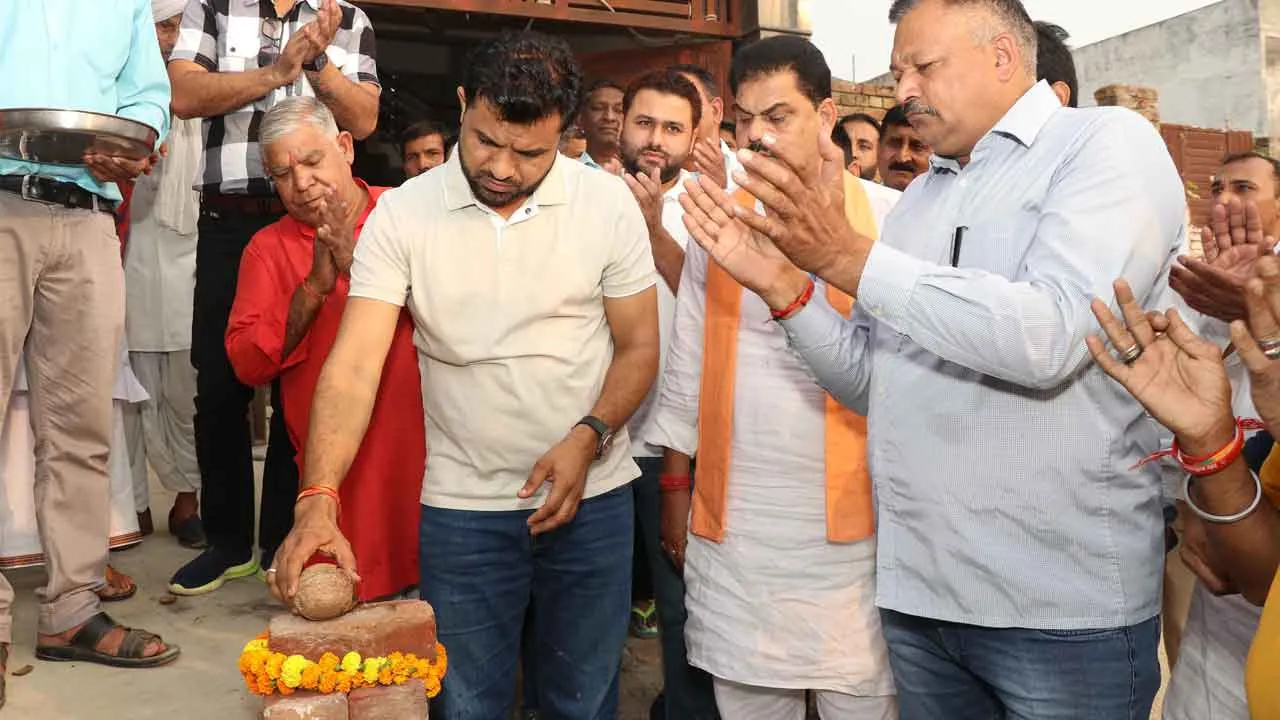 दो कॉलोनियों में 2.30 करोड़ की लागत से बनेगी 13 गलियां: देवेंद्र कादियान