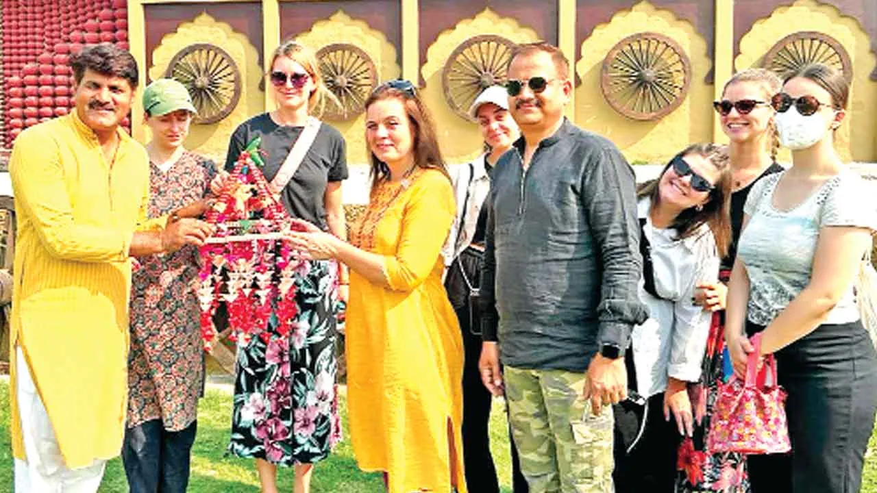 Haryanvi Culture: जर्मनी डेलिगेशन ने किए हरियाणवी संस्कृति के दर्शन
