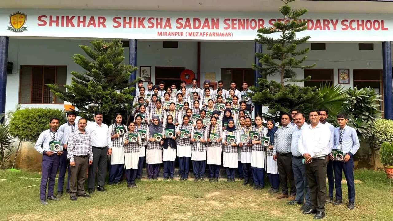 शिखर शिक्षा सदन में करियर काउंसलिंग सत्र का आयोजन