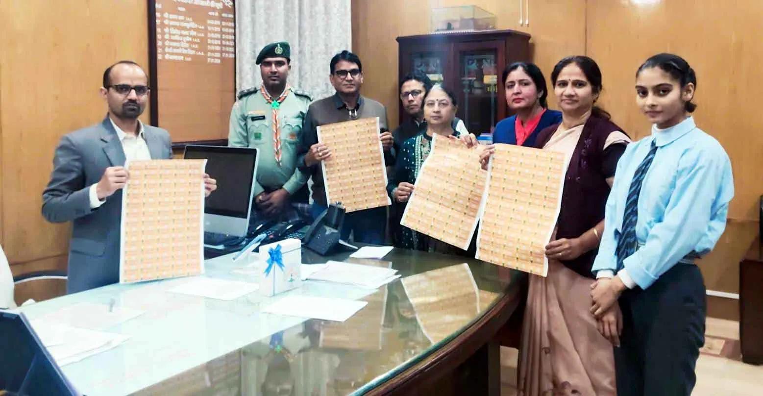Hanumangarh: जिला कलक्टर ने किया स्टीकर का विमोचन