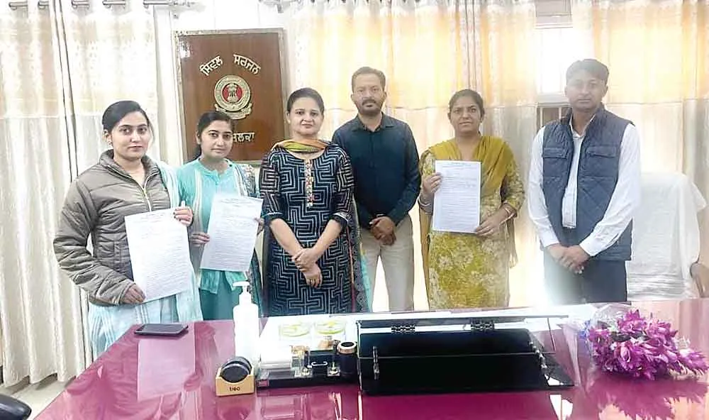 Punjab Rojgar Mela: पंजाब सरकार ने तीन क्लीनिकल असिस्टेंट्स को सौंपे नियुक्ति-पत्र
