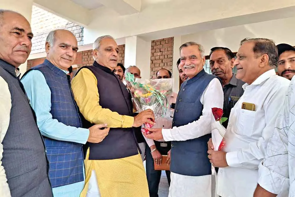 समस्याओं से मुंह फेरने वाले कर्मियों के खिलाफ होगी कड़ी कार्रवाई: गंगवा