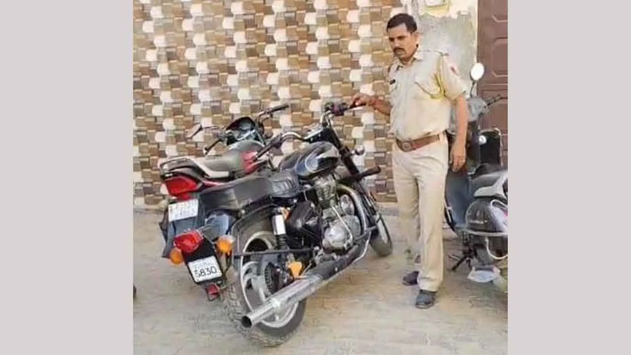 Bullet Bike Challan: राजगढ में बुलेट मोटरसाईकिल से पटाखे बजाते घूम रहे तीन युवक गिरफ्तार, बुलेट मोटरसाईकिल जब्त, किया न्यायालय में पेश