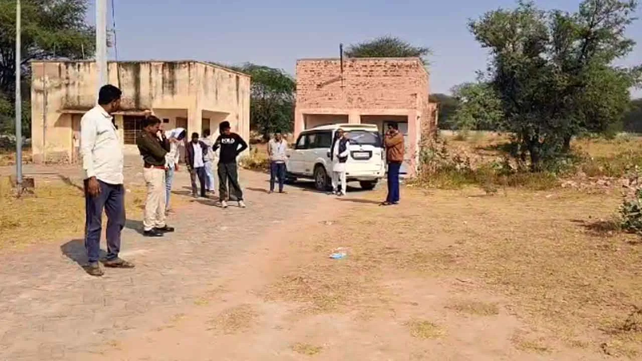 Road Accident: चैनपुरा छोटा के पास सडक़ से निचे खड़े एक व्यक्ति की बस की टक्कर लगने से मौत
