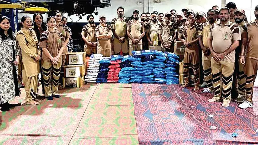 Abu Dhabi: आबूधाबी में सेवादारों ने ऐमिरेट्स रेड क्रीसेंट सोसायटी को डोनेट की 470 किलो खाद्य सामग्री
