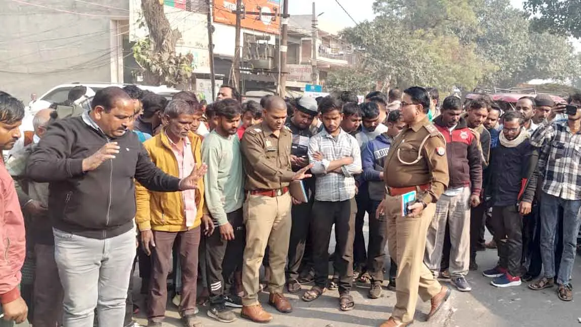 Bulandshahr Road Accident: ट्रक की टक्कर से बाइक सवार चाचा भतीजी की मौत