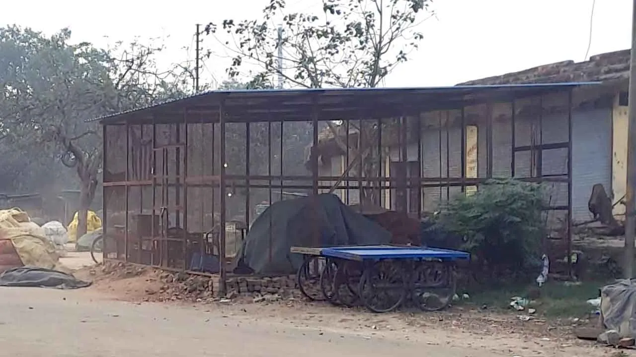 नवीन मंडी में आढ़तियों द्वारा किया गया अवैध अतिक्रमण