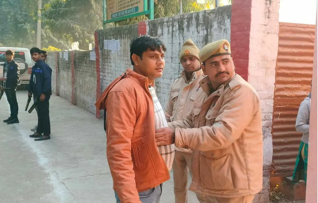 फिरोजाबाद में पीसीएस प्रारंभिक परीक्षा कराई जा रही है 13 सेंटरों पर, डीएम एसएसपी ने किया निरीक्षण