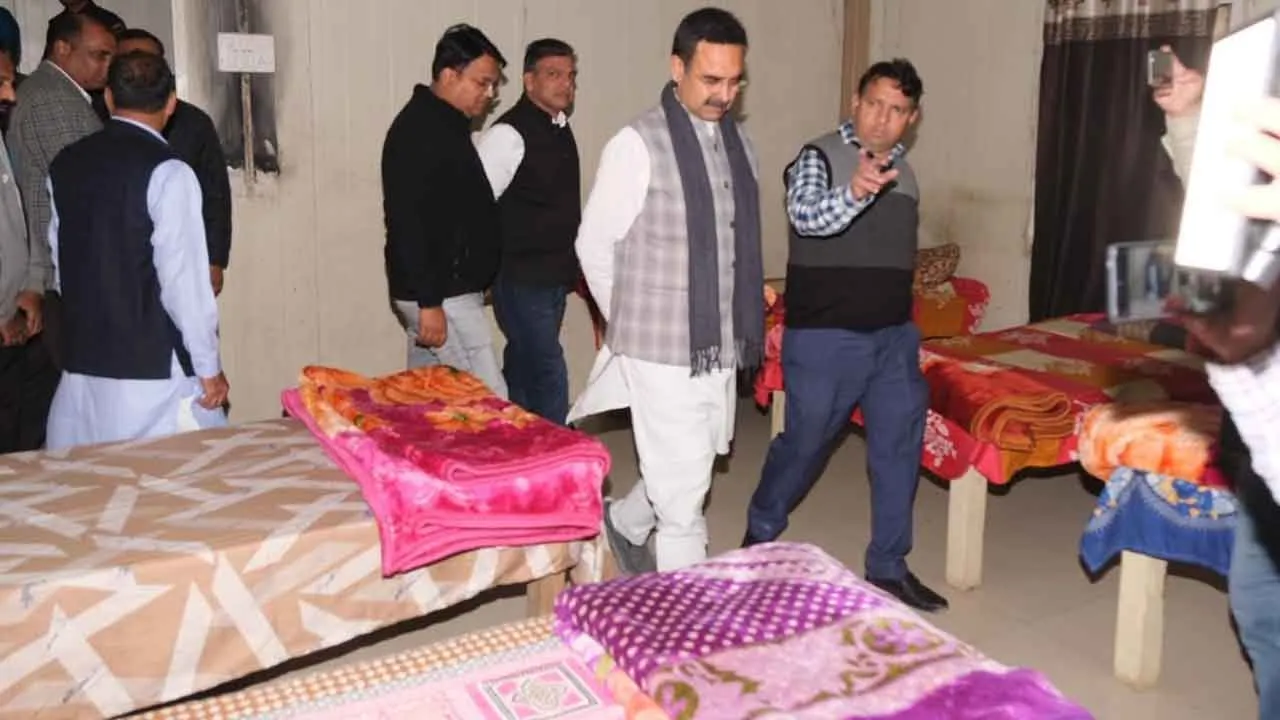 हरियाणा विधानसभा अध्यक्ष हरविंद्र कल्याण ने रैन बसेरे का अधिकारियों के साथ किया निरीक्षण