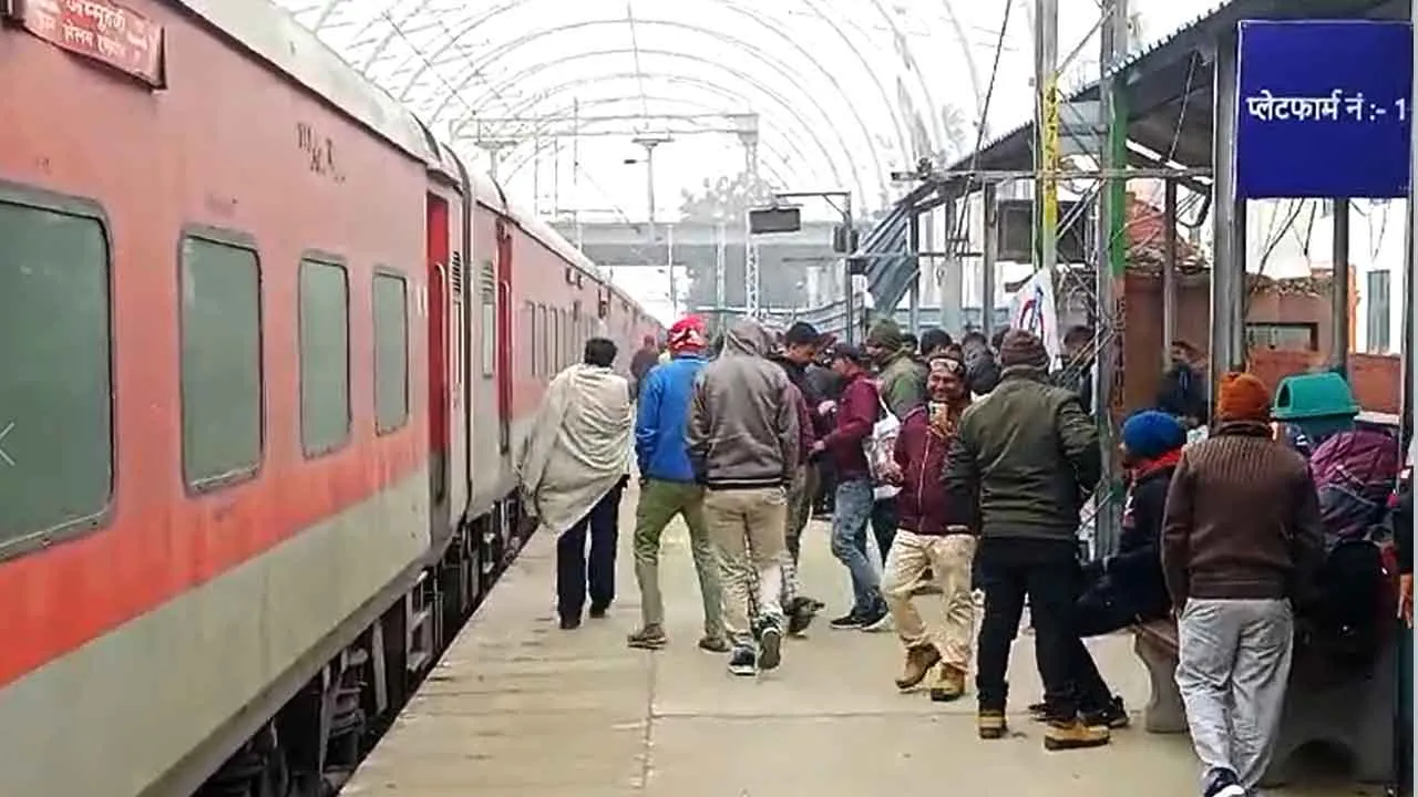 Railway Drinking Water: रेलवे स्टेशनों पर यात्रियों को मिल रहा स्वच्छ पेयजल, 98.73 फीसदी नमूने पास