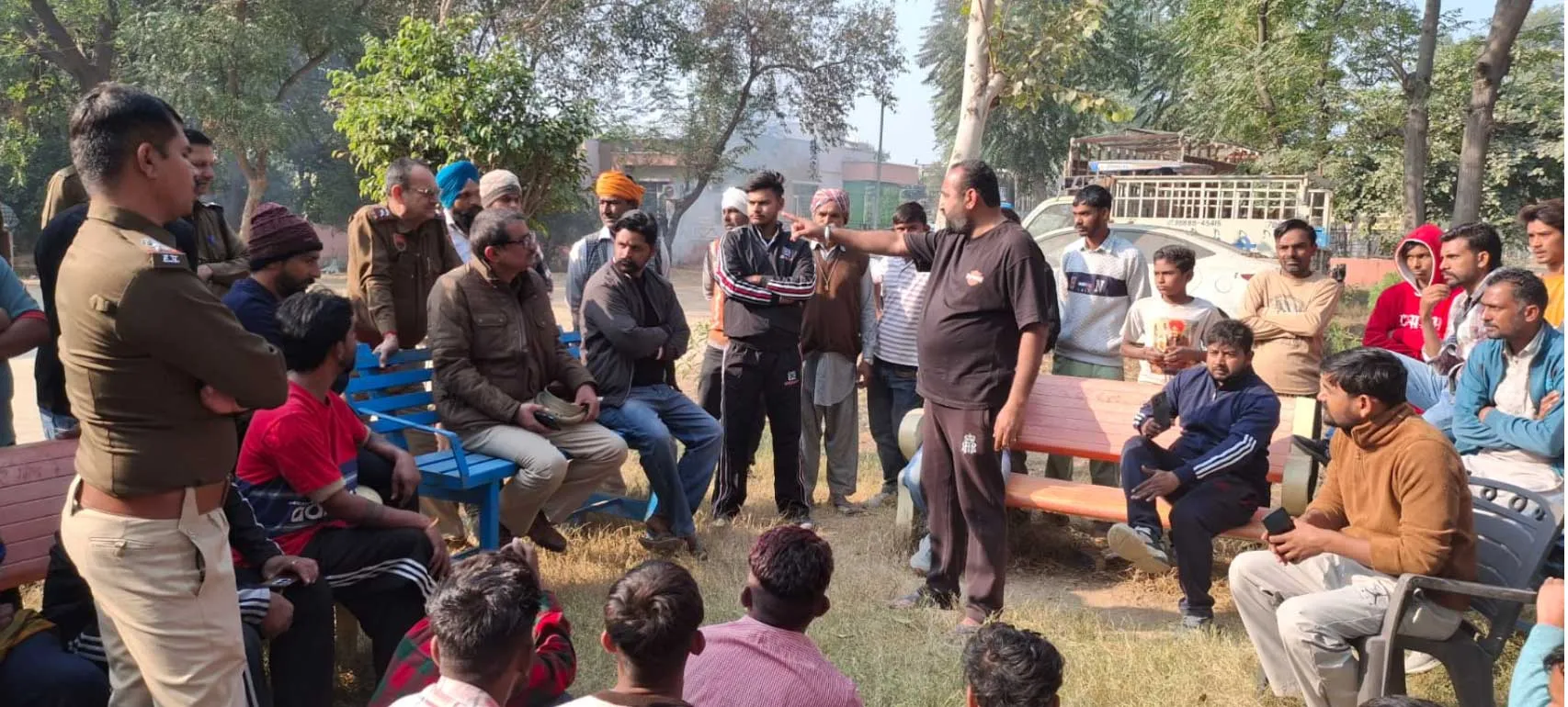 जाखल में नशे के खिलाफ मुहिम चलाने पर मचा बवाल, छत पर चढ़कर किया पथराव, गुस्साए लोग पहुंचे थाने
