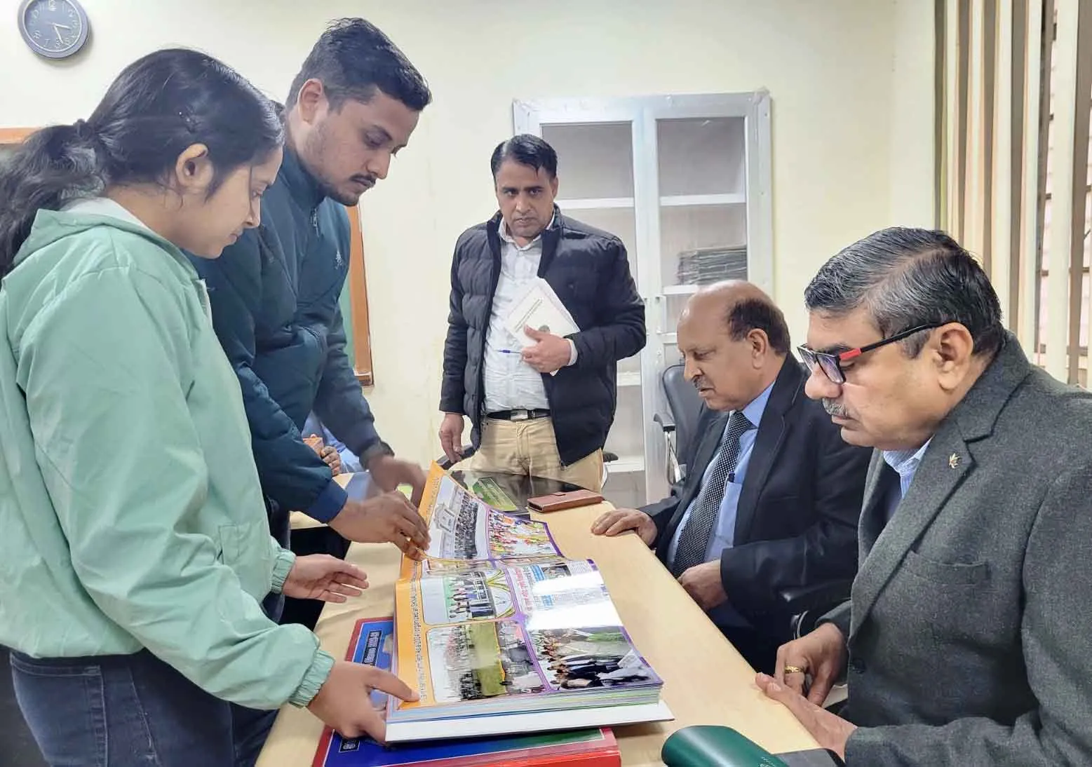 Bee Keeping: मधुमक्खी के परागण से बढ़ता है फसलों में उत्पादन