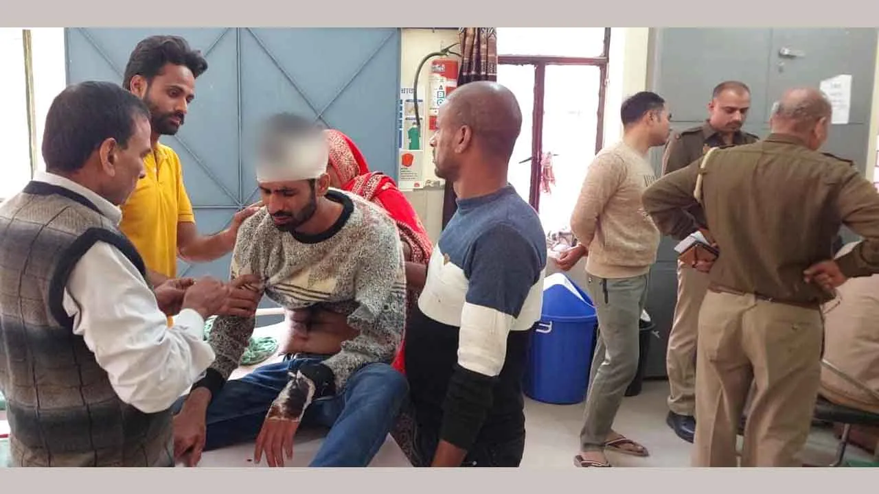 बहन से छेड़छाड़ के विरोध पर युवक पर हमला, गम्भीर