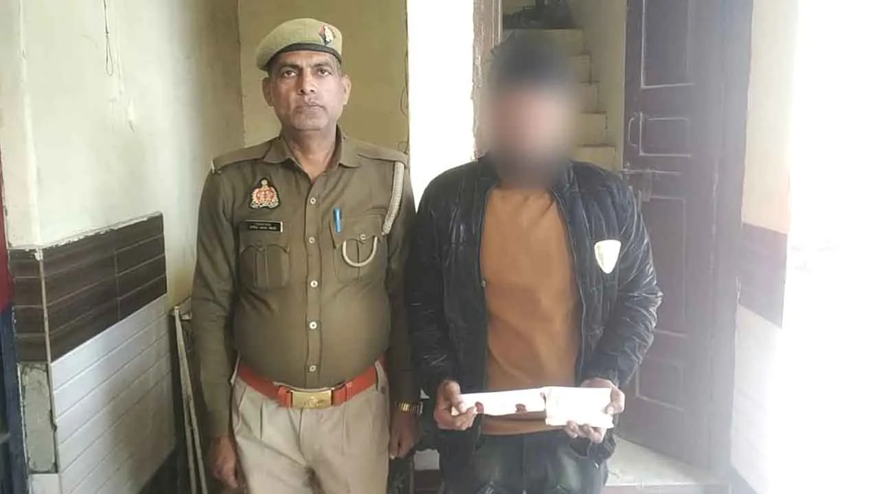 सट्टेबाज गिरफ्तार, नकदी व अवैध चाकू बरामद