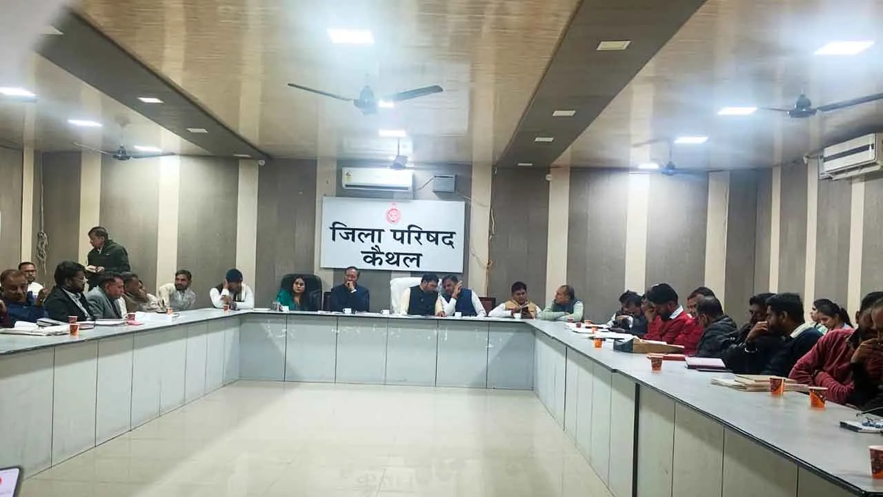 विकास कार्यों में लापरवाही न बरते अधिकारी और कर्मचारी: कर्मबीर कौल