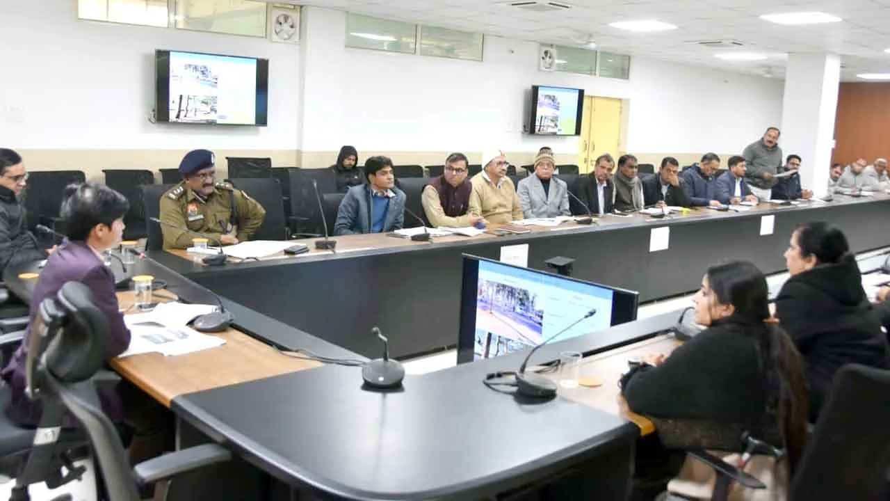 डीसी ने सर्दियों की छुट्टियों में बसों में आवश्यक खामियों को दूर करने के दिए निर्देश