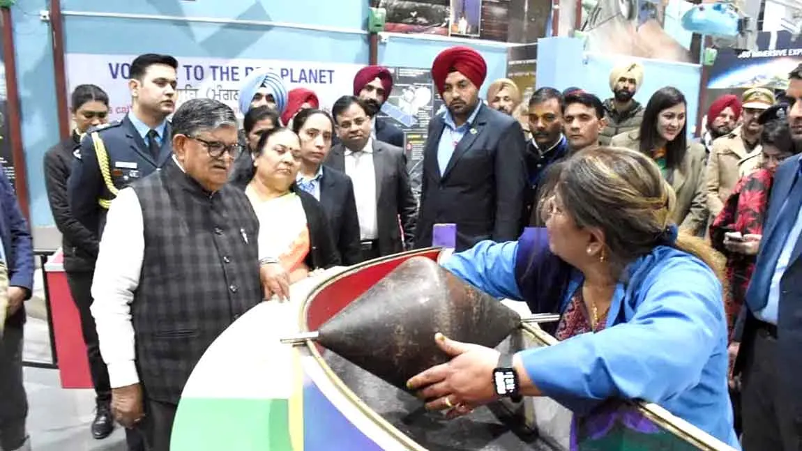 राज्यपाल ने गुजराल साइंस सिटी व आरसीएफ का किया दौरा