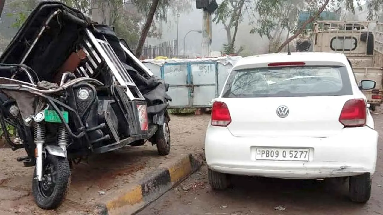 Kapurthala Road Accident: कार और ई-रिक्शा में टक्कर, दो महिलाओं की मौत