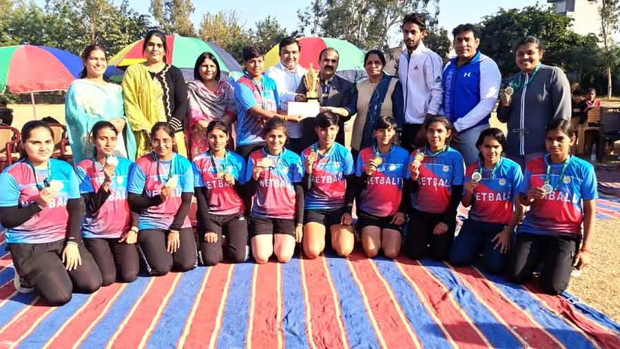 नेटबॉल महिला इंटर प्रतियोगिता में टीकाराम पीजी कॉलेज ने किया ट्रॉफी पर कब्जा
