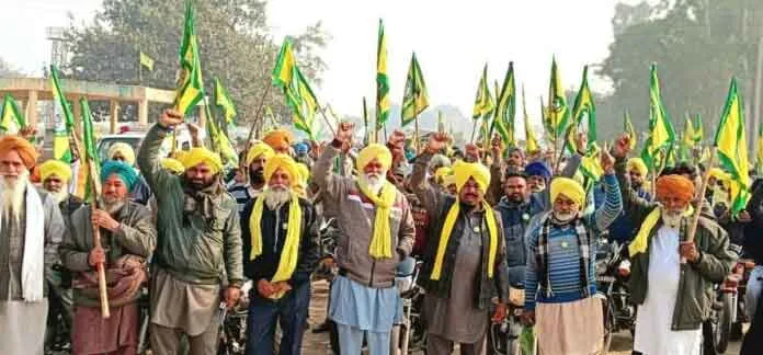 Kisan Rail Roko Andolan: किसानों ने पंजाब में रोकी ट्रेनें