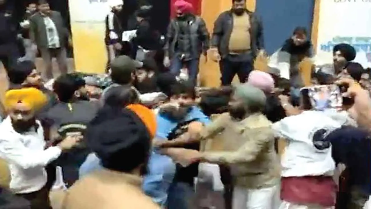 पंजाबी कृषि यूनिवर्सिटी के युवक मेले में दो यूनिवर्सिटी के विद्यार्थियों में हाथापाई