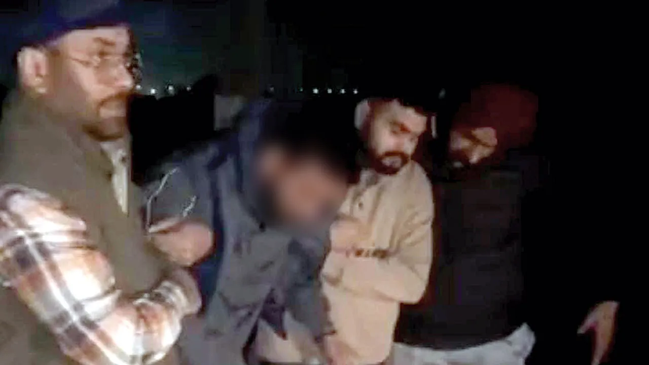 Crime News: रुकने का इशारा किया तोे बदमाश ने पुलिस पर की फायरिंग, गिरफ्तार