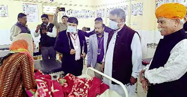 चिकित्सा मंत्री खींवसर ने श्रीजवाहिर चिकित्सालय का किया औचक निरीक्षण