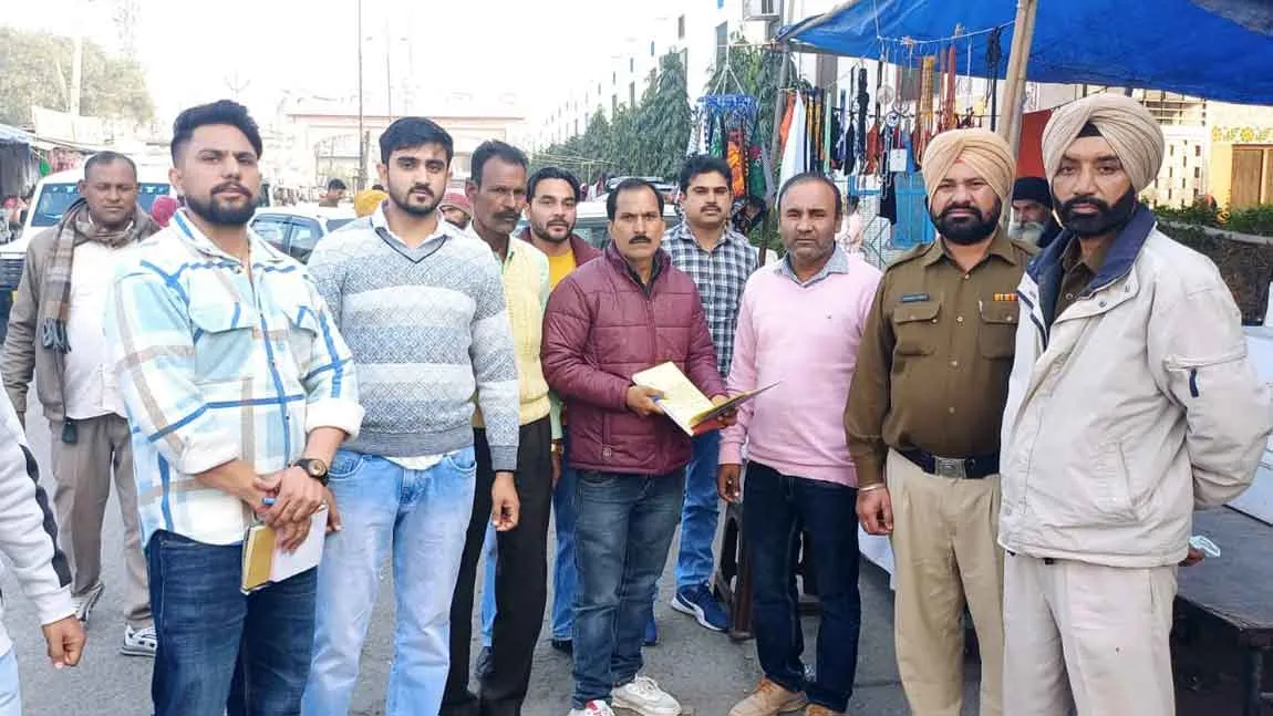 नगर पालिका और पुलिस प्रशासन ने मिलकर चलाया अतिक्रमण हटाओ अभियान