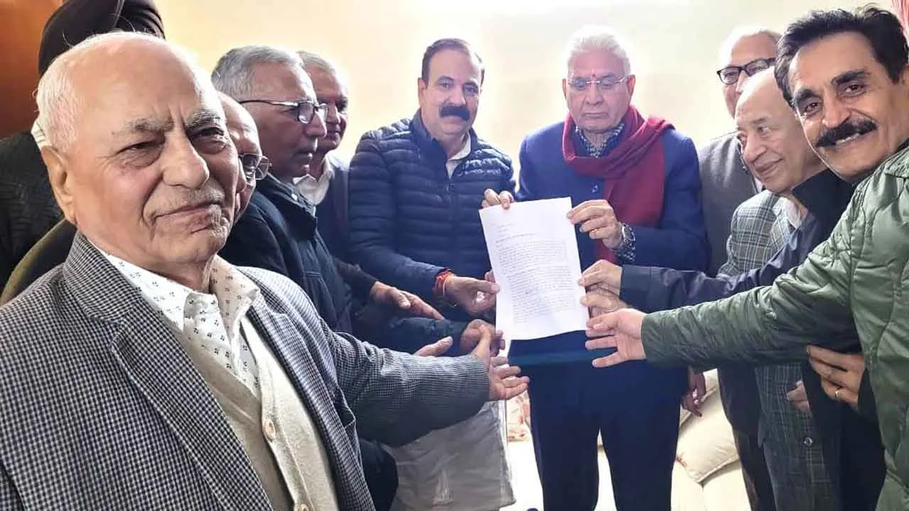 धर्मनगरी पिहोवा को जिला बनाए जाने को लेकर सौंपा ज्ञापन