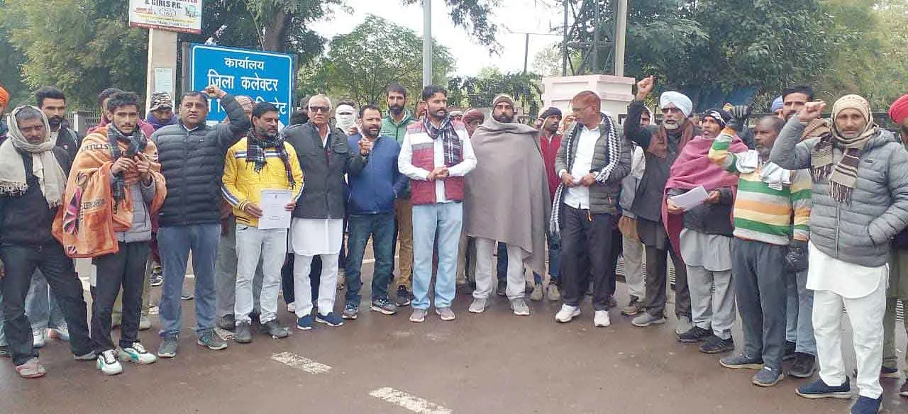 Farmers Protests: किसानों ने जिला कलक्ट्रेट समक्ष किया प्रदर्शन